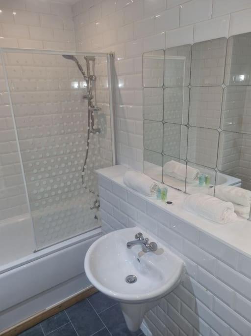 65 Renfield St 2 Bed Apartment 格拉斯哥 外观 照片